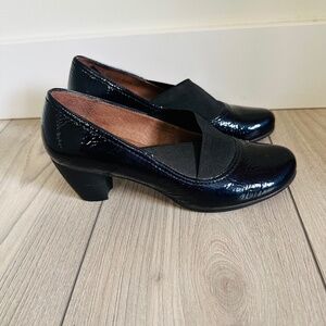 Wonders | Elegant Navy Blue Patent Leather Women's Heels Size 38